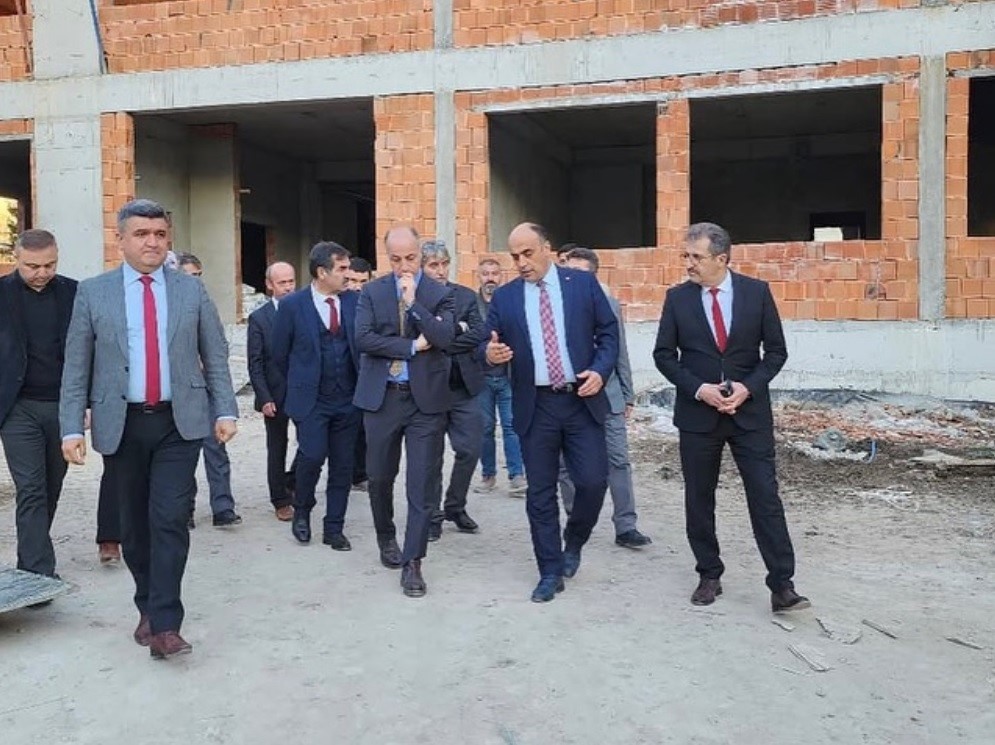 Millî Eğitim Bakanlığı İnşaat ve Emlak Genel Müdürü Özcan Duman Tavşanlıda incelemelerde bulundu