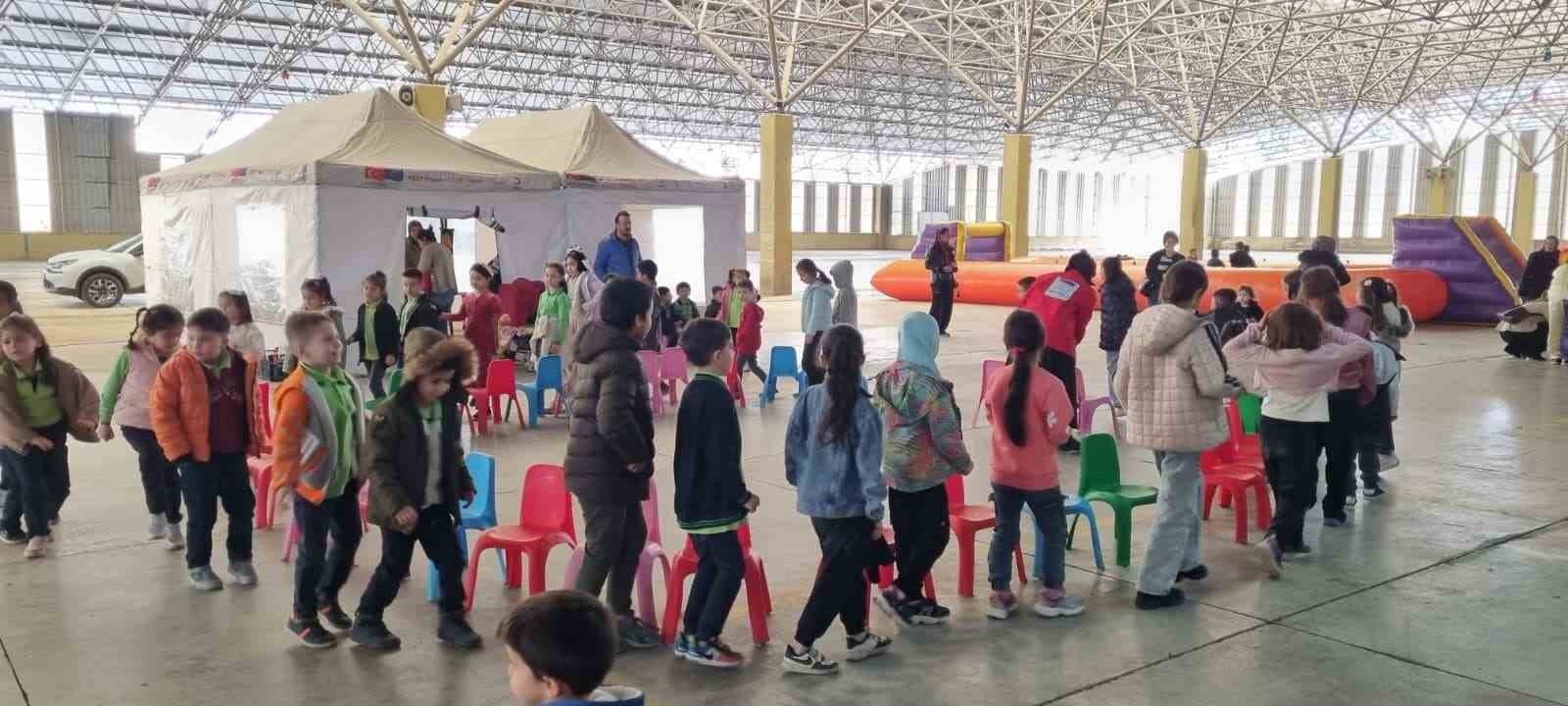 Mobil Çocuk Dostu Alan Tırı, Emek Mahallesinde kuruldu