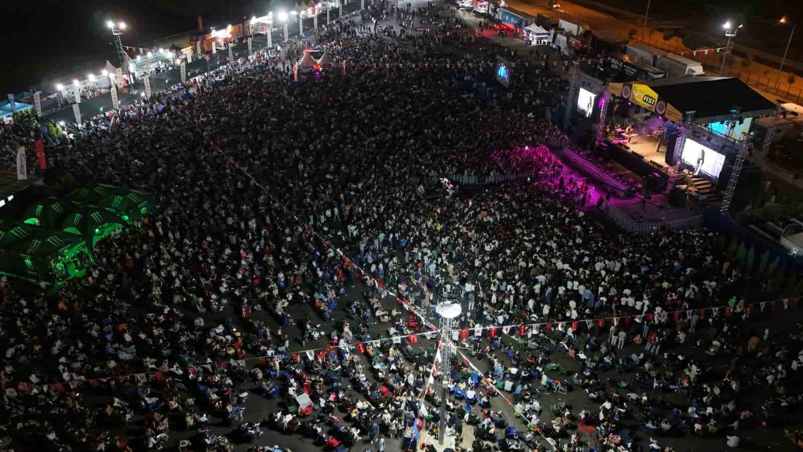 Motofestte katılımcılara doyumsuz müzik ziyafeti