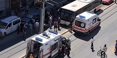Motosiklet yayaya çarptı: 2 yaralı