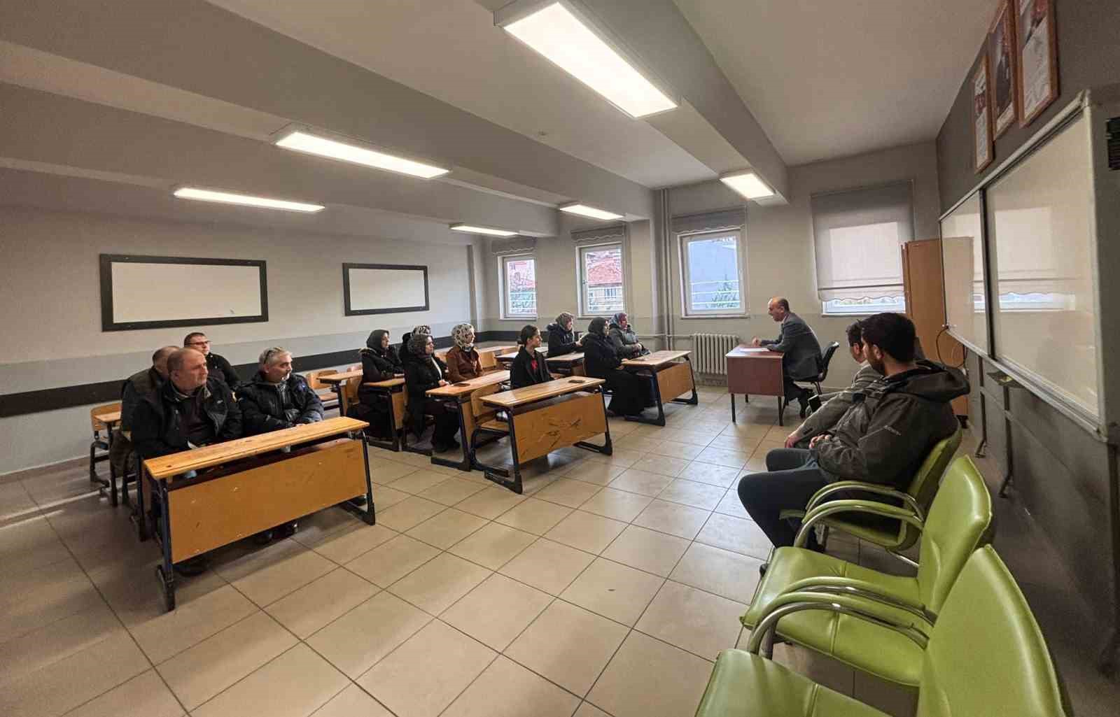 Müdür Kilitci: Velilerin bilinçli tutumu öğrencilerin başarısında önemli rol oynamaktadır