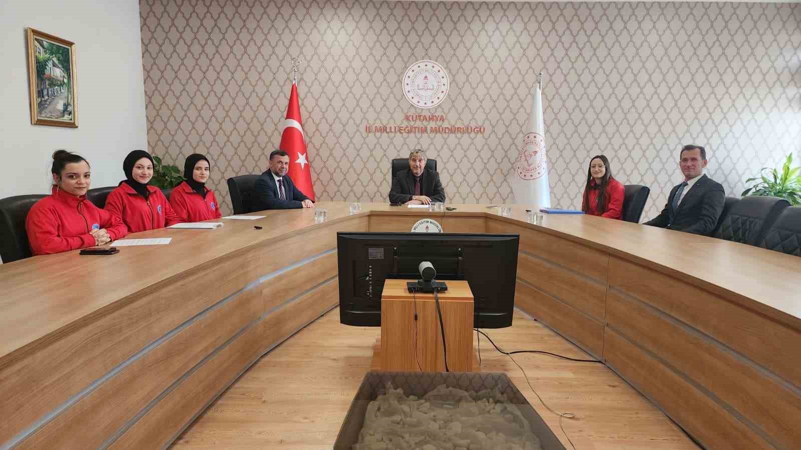 Müdür Yılmaz: Anaların izinde, babaların gölgesinde, öğretmenlerin rehberliğinde yürüyün