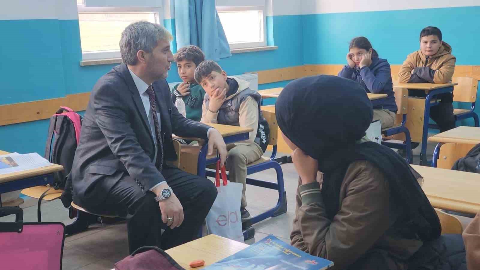 Müdür Yılmaz: Millî ve manevî değerlere bağlı, güçlü bireyler yetiştirmek önceliğimizdir