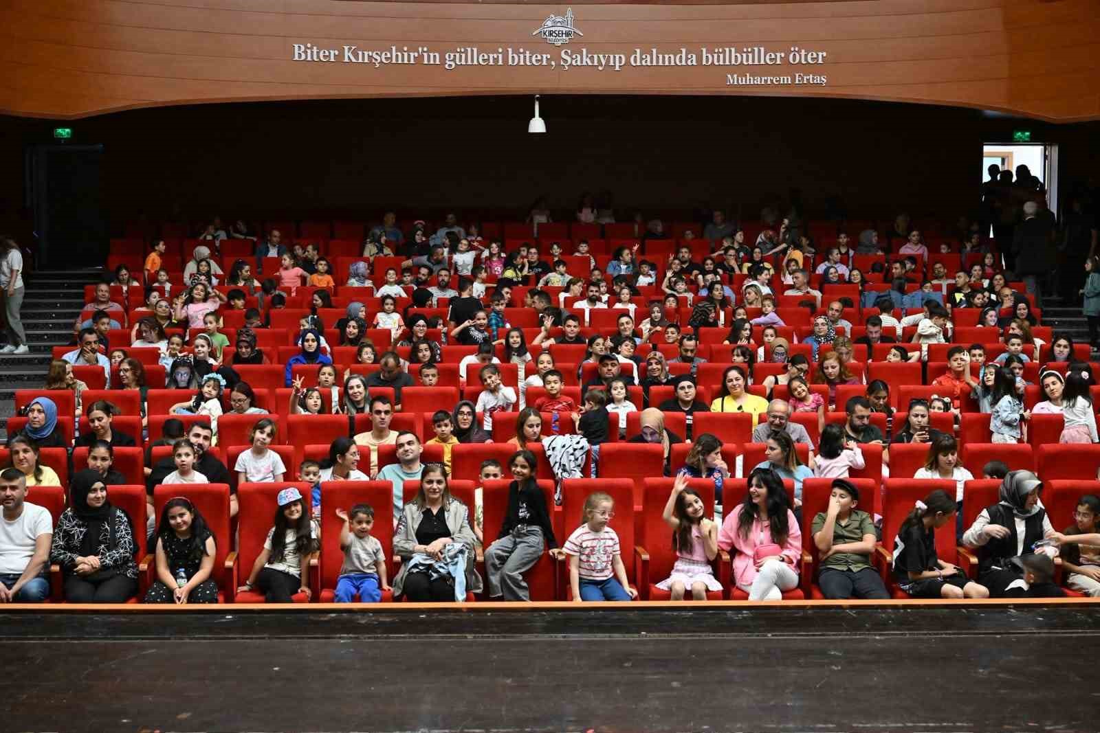 Odunpazarı Belediyesi Tiyatrosu, Kırşehir'de minik kalplere dokundu