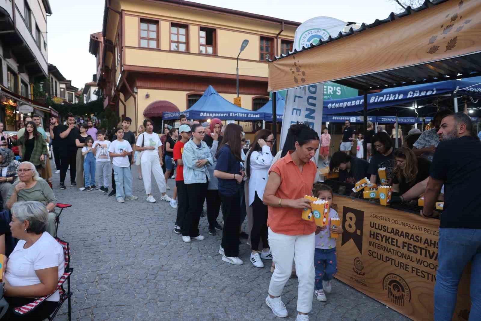 Odunpazarı'nda Açık Hava Film Günleri nostaljik bir başlangıç yaptı