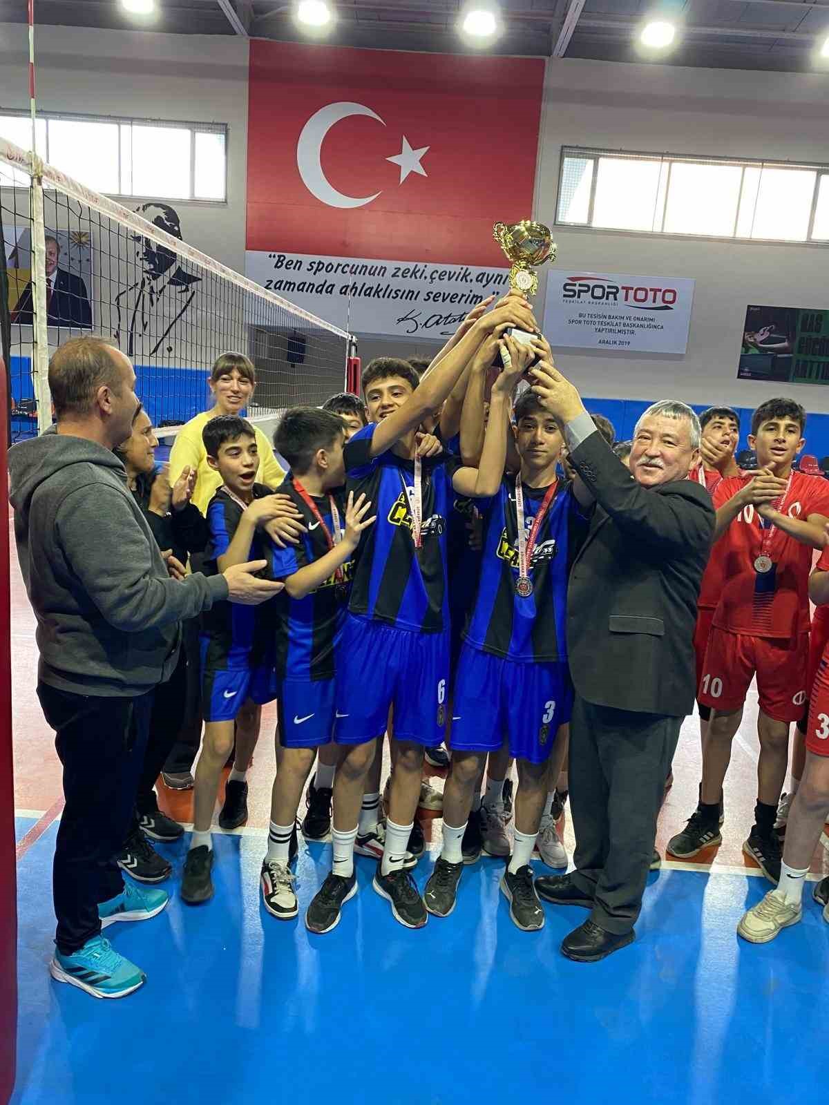Okul Sporları Voleybol Yıldız Erkekler müsabakaları sonuçlandı