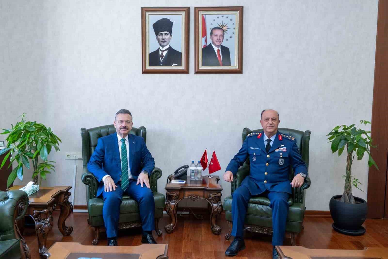 Orgeneral Güneykayadan Vali Aksoya veda ziyareti