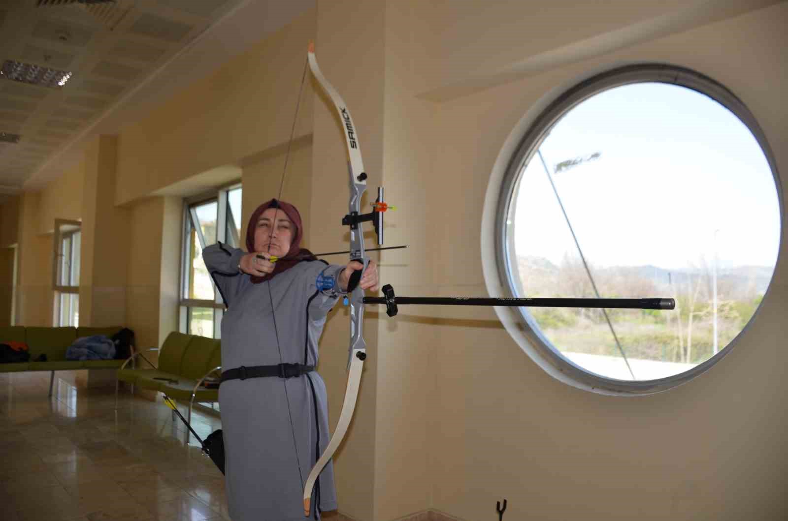 Osmanlı dizilerinden etkilendi, 48 yaşında okçuluğa başladı