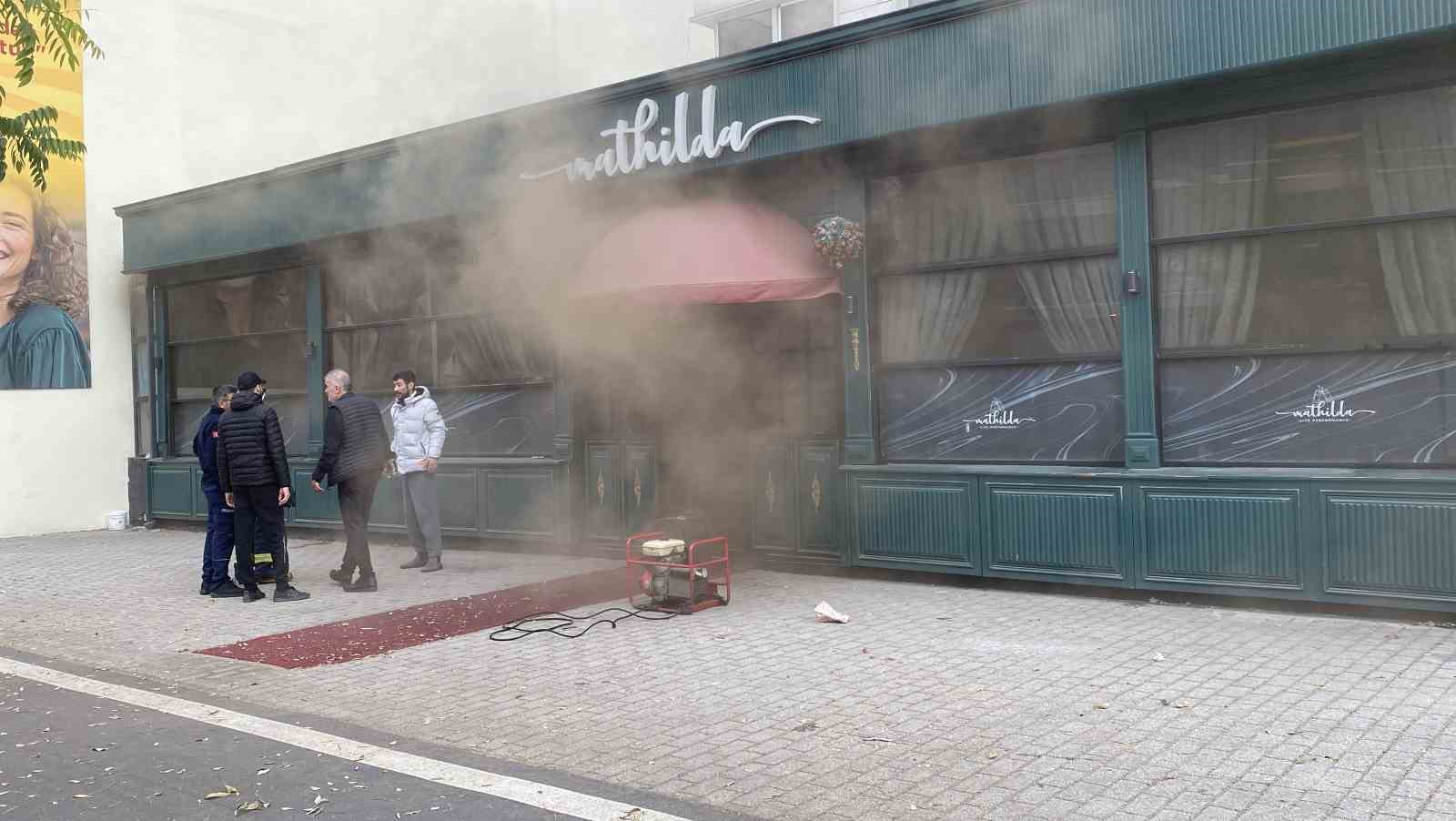 Otelde yangın paniği: 152 kişi tahliye edildi