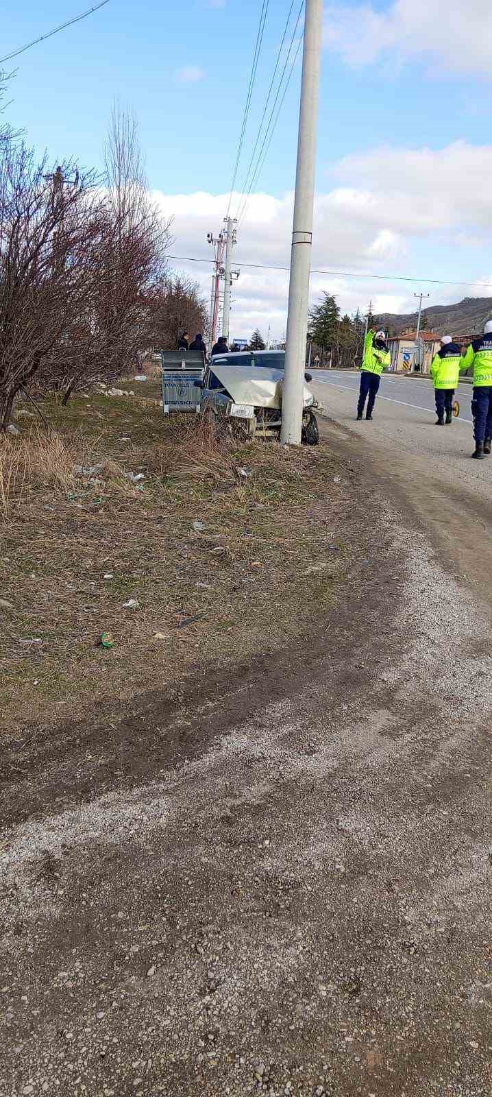 Otomobil mopedle çarpıştı: Anne hayatını kaybetti, oğlu ağır yaralandı