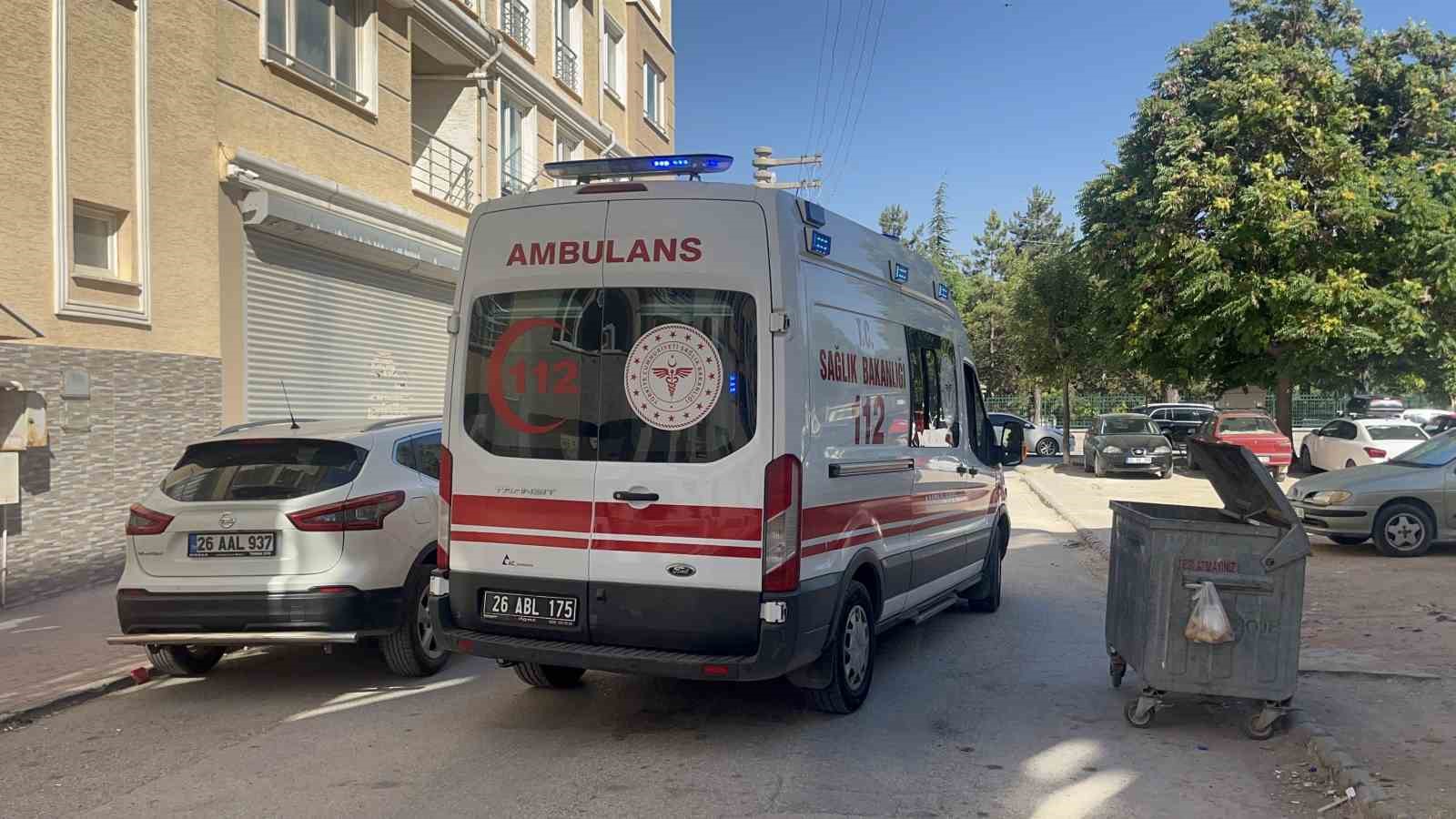 Birinci kattan düşen 1,5 yaşındaki çocuk hastaneye kaldırıldı