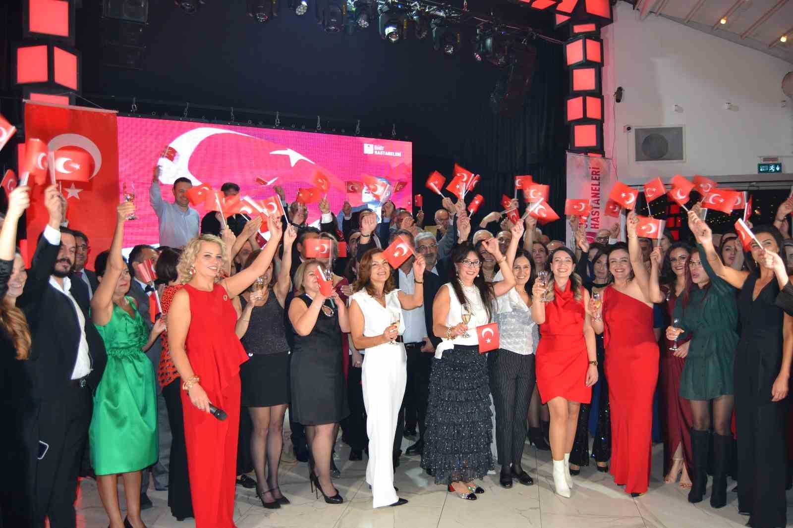 Özel Ümit Hastaneleri Cumhuriyetin 102. yılını coşkuyla kutladı