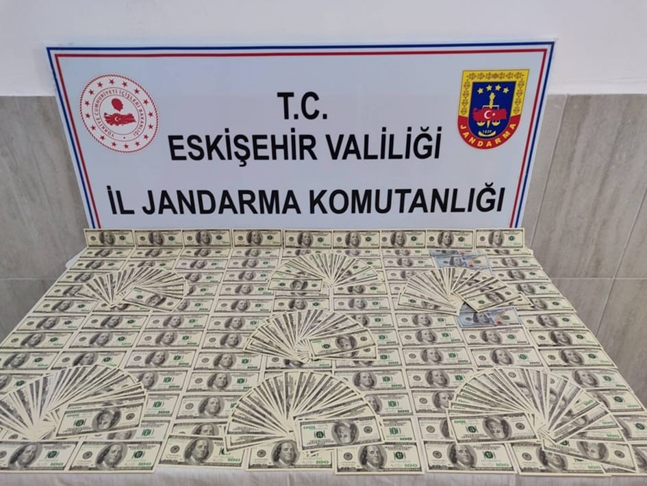 Piyasa değeri yaklaşık 1 milyon TL olan sahte dolarlar ele geçirildi