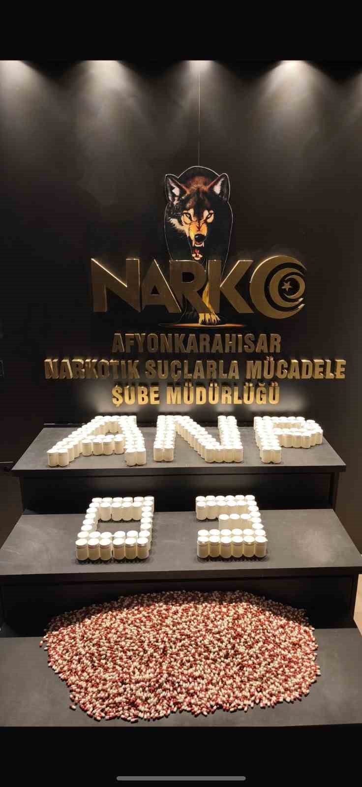 Polis 12 bine yakın uyuşturucu hap ele geçirdi