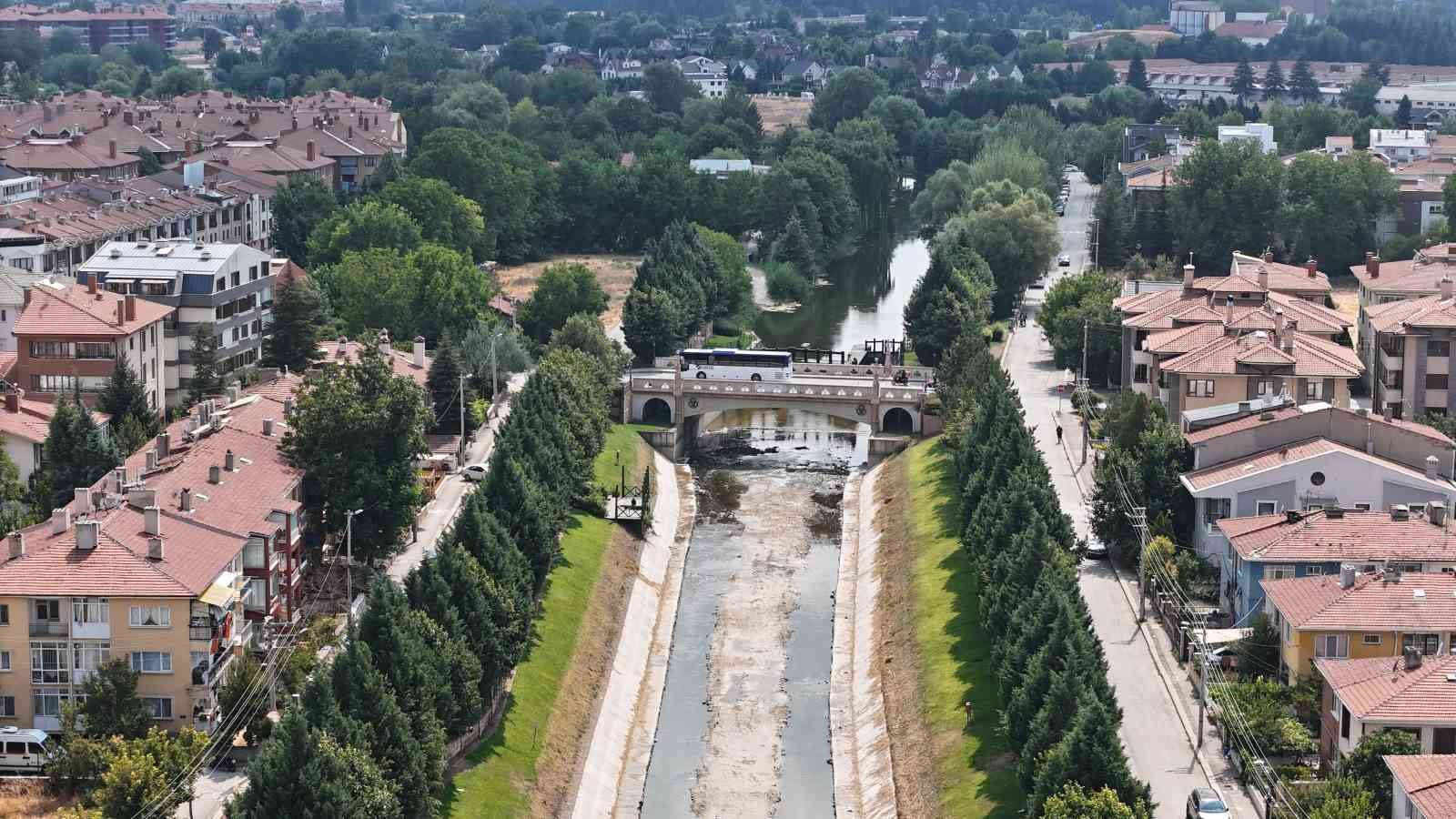 Porsuk Çayının su seviyesi azaldı