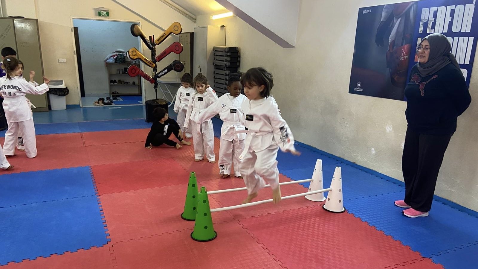 Porsuk Spor Salonunda taekwondo eğitimleri aralıksız sürüyor
