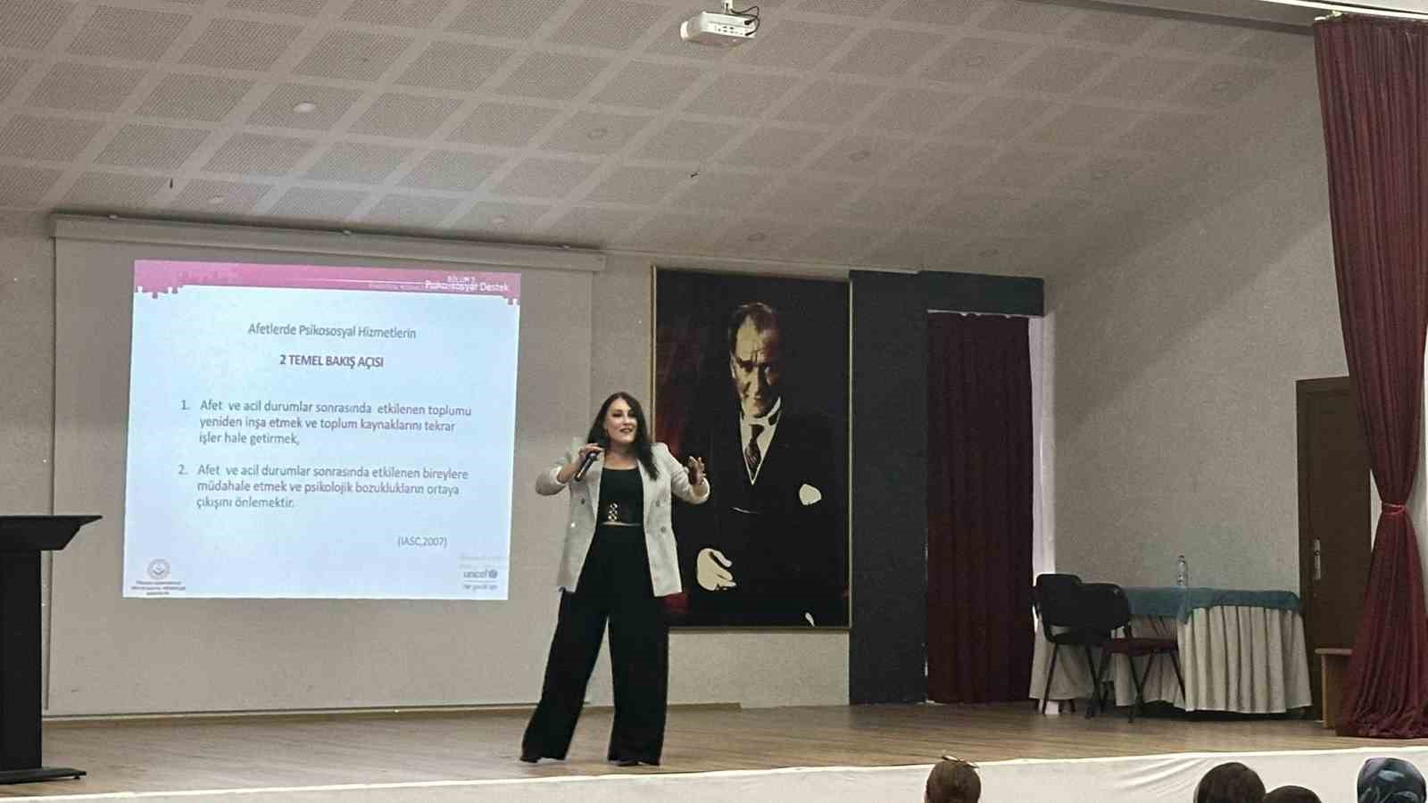 Rehber öğretmenlere afet ve acil durumlarda psikososyal eğitimi