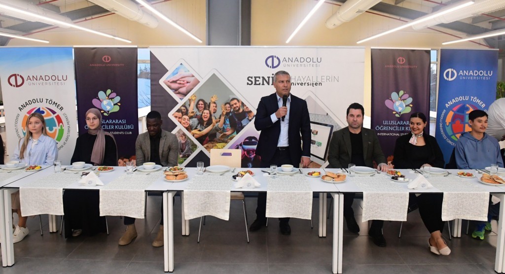 Rektör Adıgüzel, uluslararası öğrencilerle iftar sofrasında buluştu