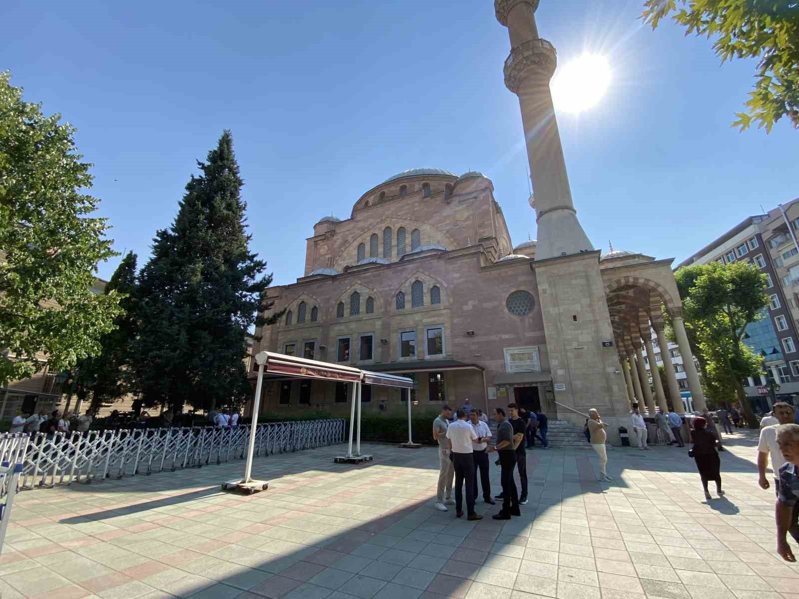 Reşadiye Camiinde şehit cenazesi hazırlığı