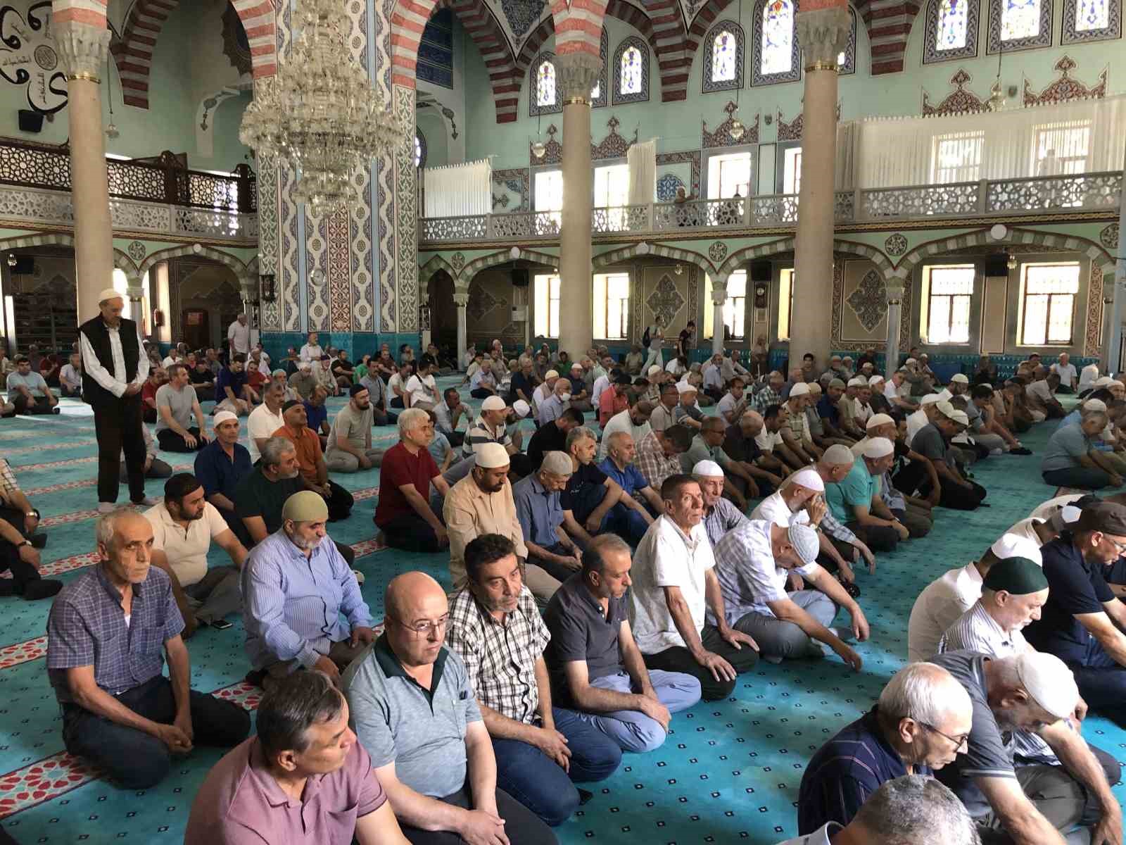 Reşadiye Camiinde şehitler için program düzenlendi