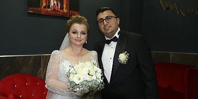 Salgın ve savaşlardan dolayı ayrı kalan çift 6 yıl sonra dünya evine girdi