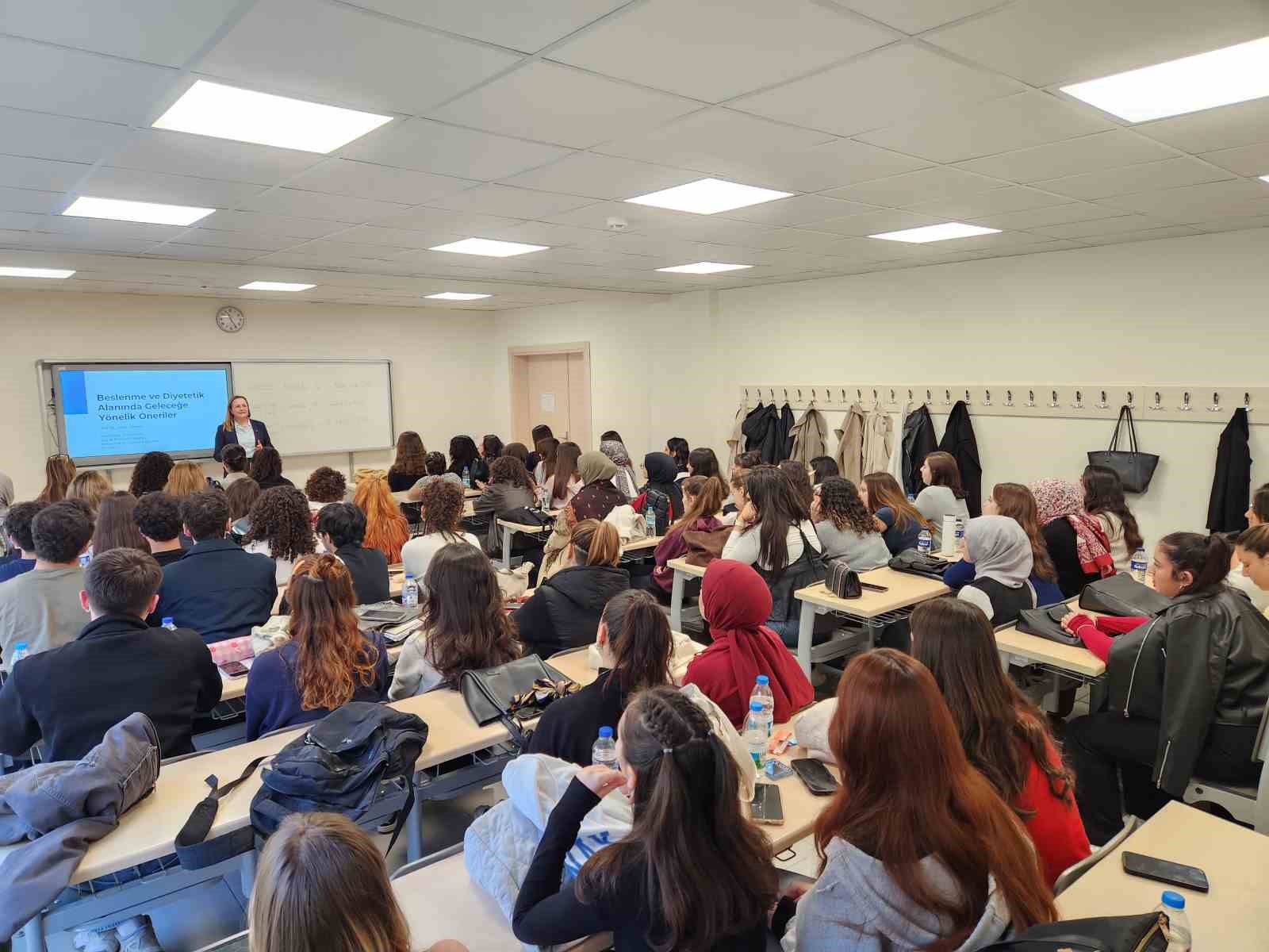 SBFde seminerler devam ediyor