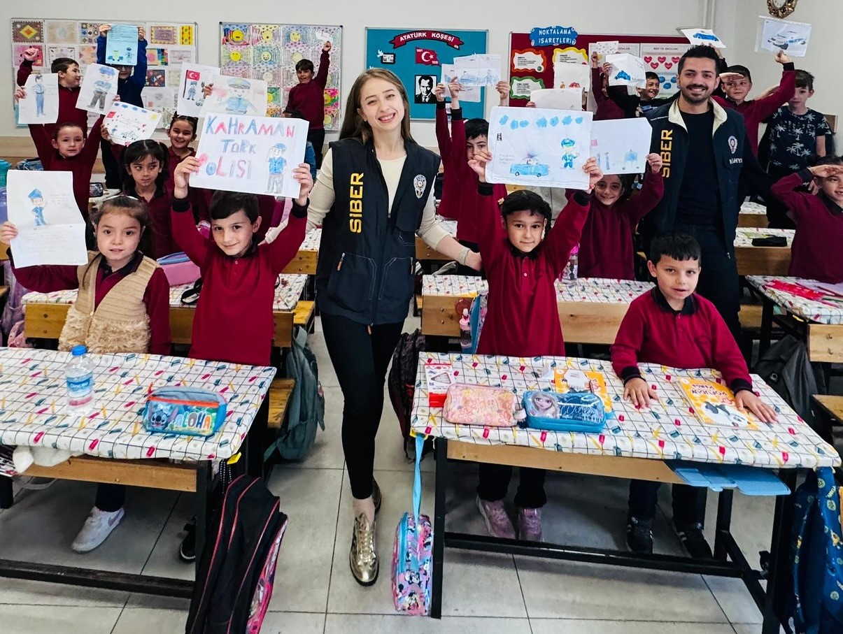 SİBERAY ekibinden öğrencilere Güvenli İnternet eğitimi