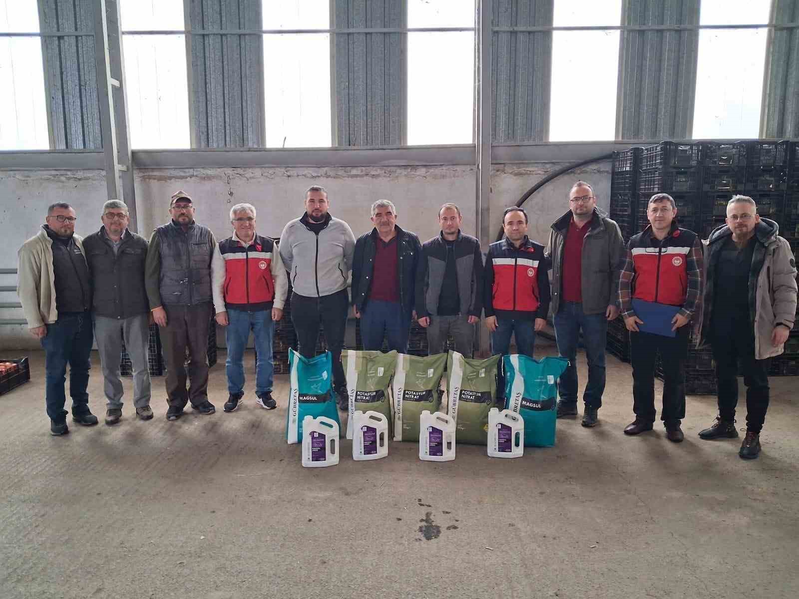 Simavda 11 sera üreticisine 2,5 ton gübre desteği