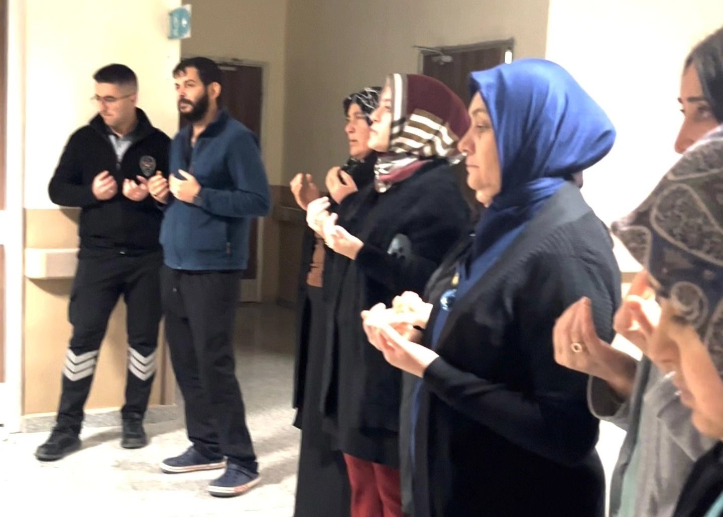 Simavda vefat eden sağlık personelleri için kurban kesildi, lokma hayrı yapıldı