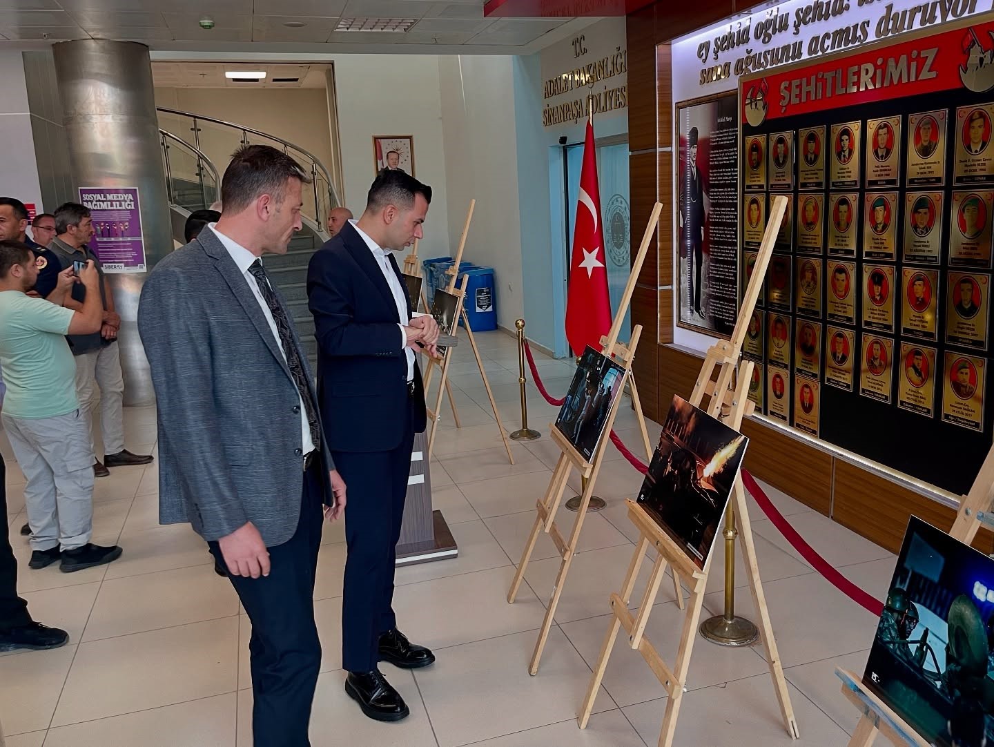 Sinanpaşada Zaferin Adı Türkiye temalı 15 Temmuz fotoğraf sergisi açıldı