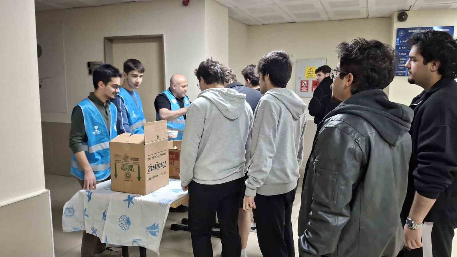 Sivrihisarda KYK öğrencilerine final morali