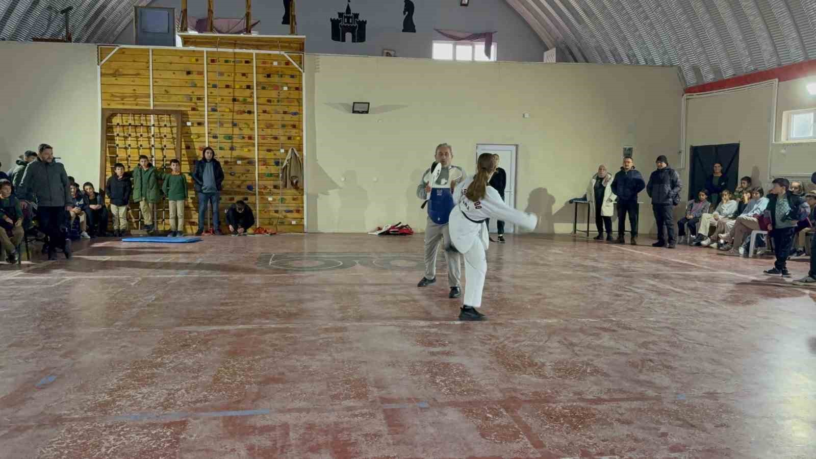 Sofular Ortaokulunda tekvando rüzgarı