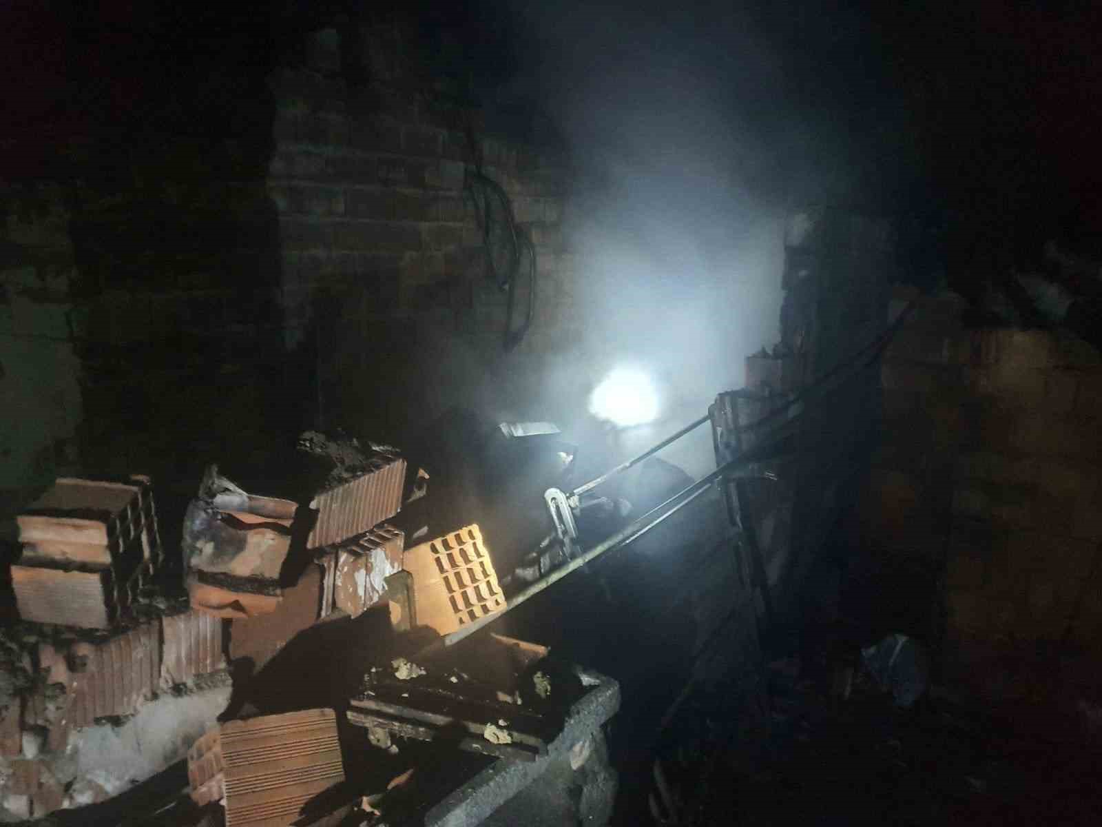 Söğütte ev yangını