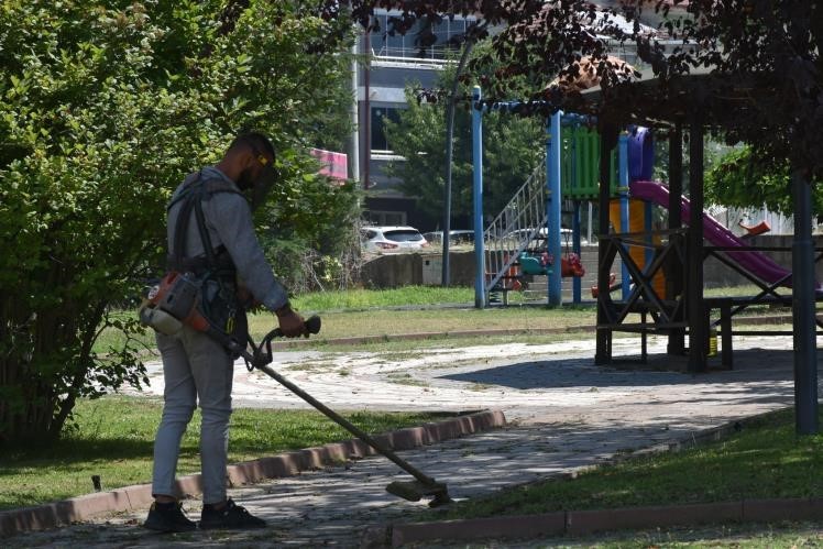 Park ve bahçeler güzelleştiriliyor