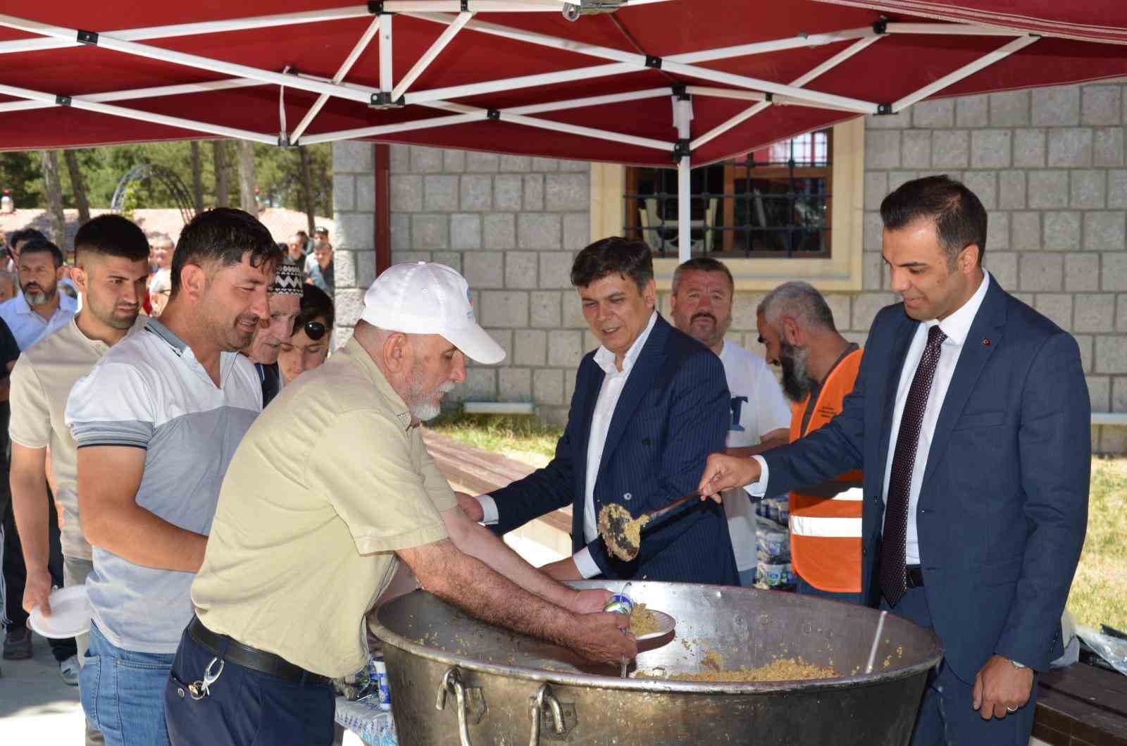 Şifalı Pilav etkinliği yoğun katılımla gerçekleştirildi