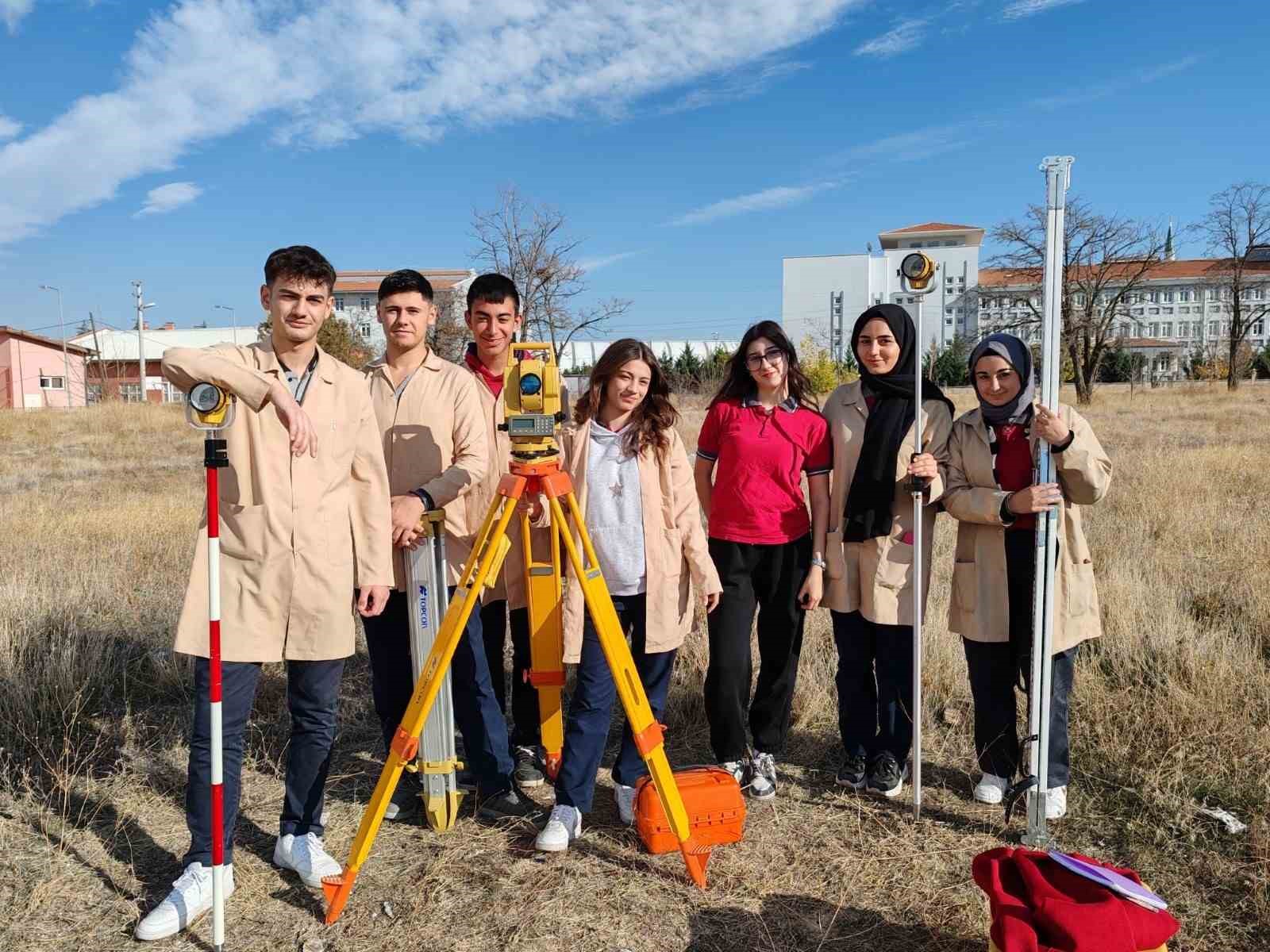 Staj programı ile geleceğin tapu memurları yetiştiriliyor