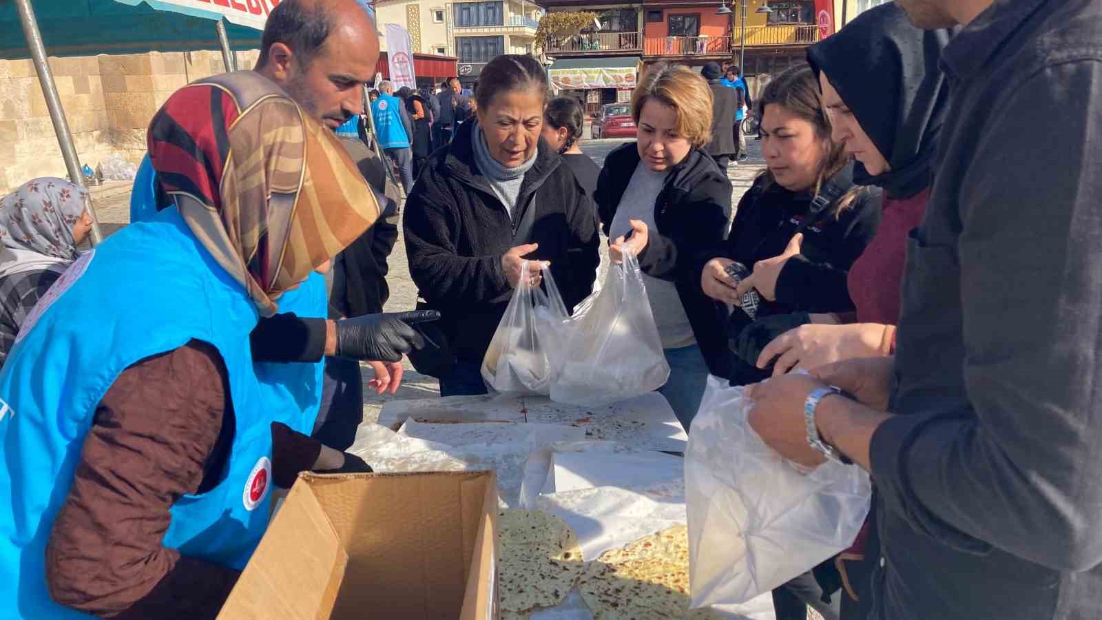 Sultandağında Gazze yararına hayır çarşısı kuruldu
