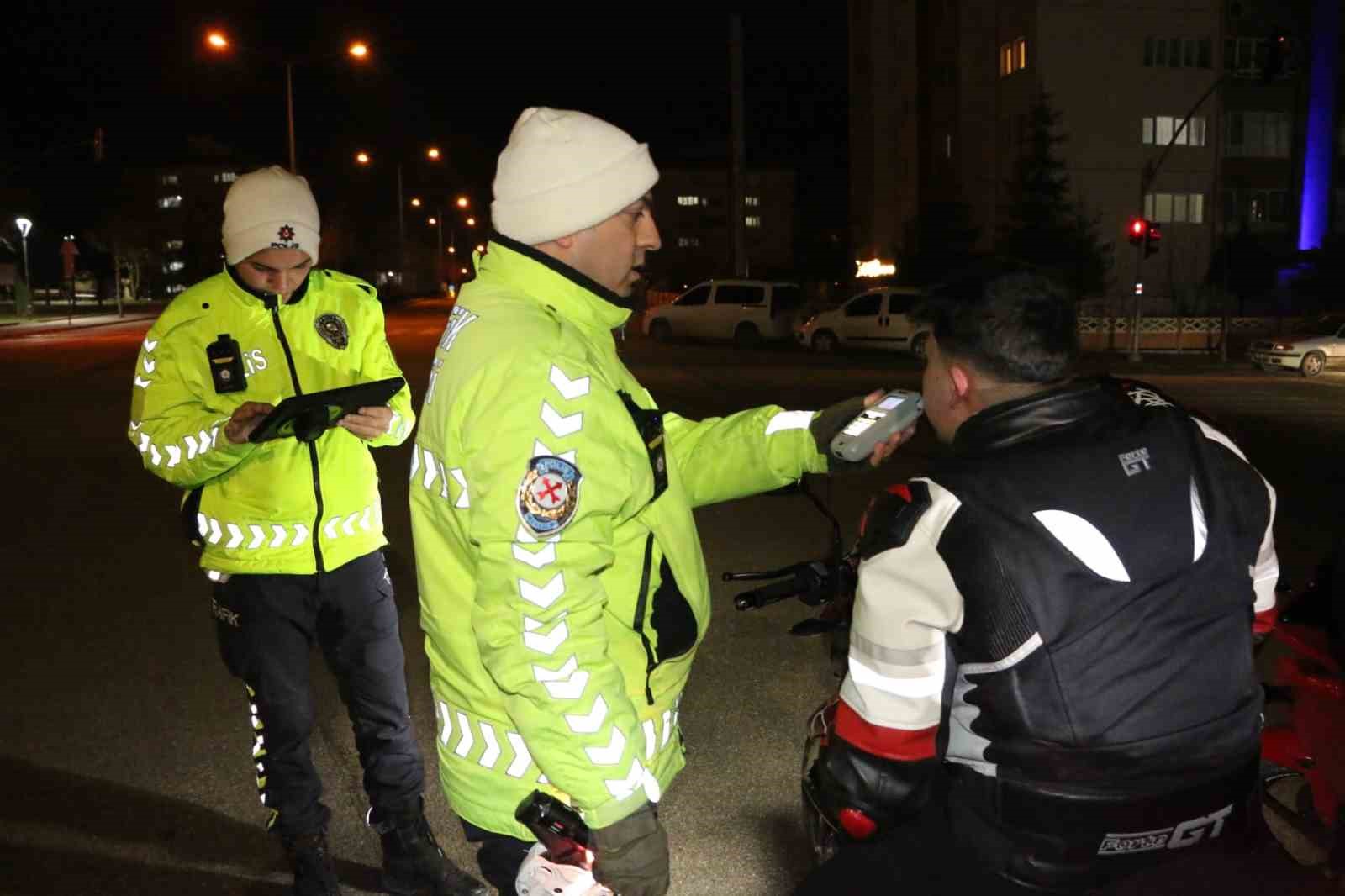 Sultanderede asayiş ve trafik denetimi yapıldı