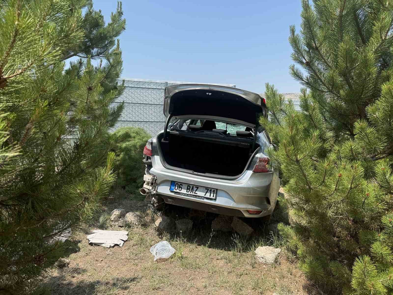 Takla atan otomobildeki kişi yaralandı