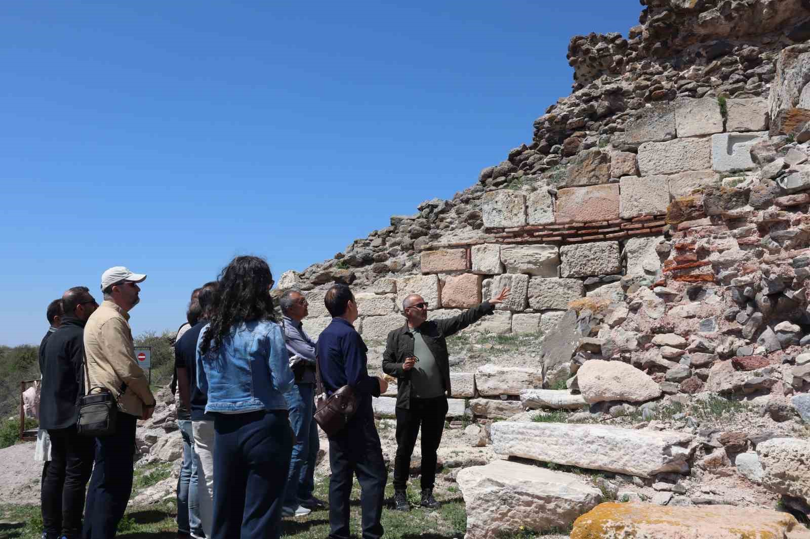 Tarih öğretmenleri Karacahisar Kalesini gezdi