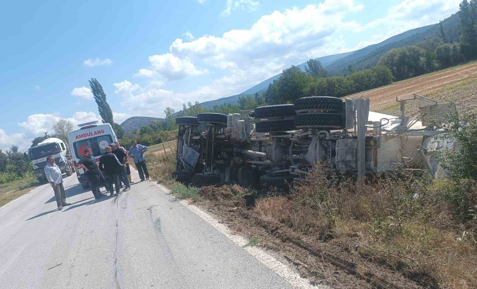 Tavşanlıda beton mikseri devrildi: 1 yaralı