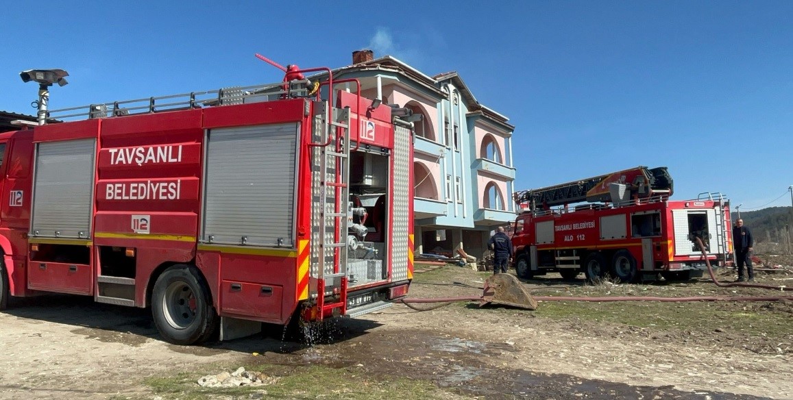 Tavşanlıda bir evde çıkan yangın korkuttu