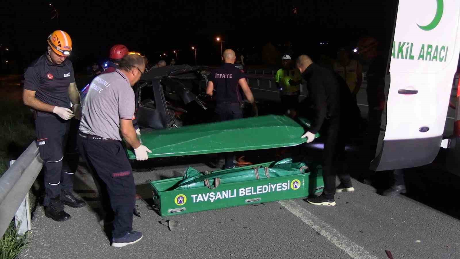 Tavşanlıda feci kaza... 2 araç çarpıştı: 1 ölü, 3 yaralı