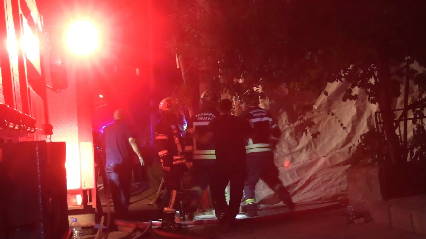 Tavşanlıda fırında yangın, 3 kişi dumandan etkilendi