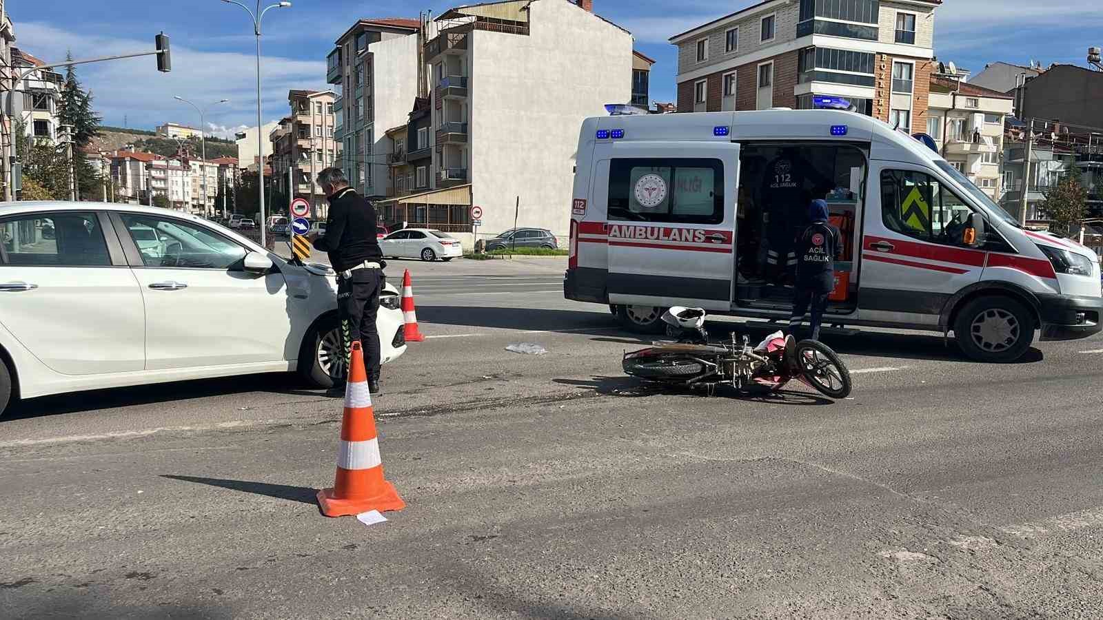 Tavşanlıda otomobil ile motosiklet çarpıştı: 2 yaralı