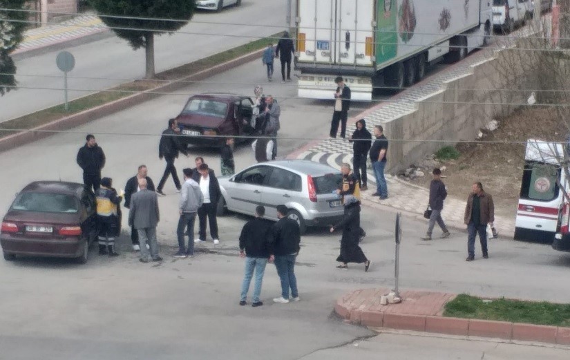 Tavşanlı'da trafik kazası, 3 yaralı