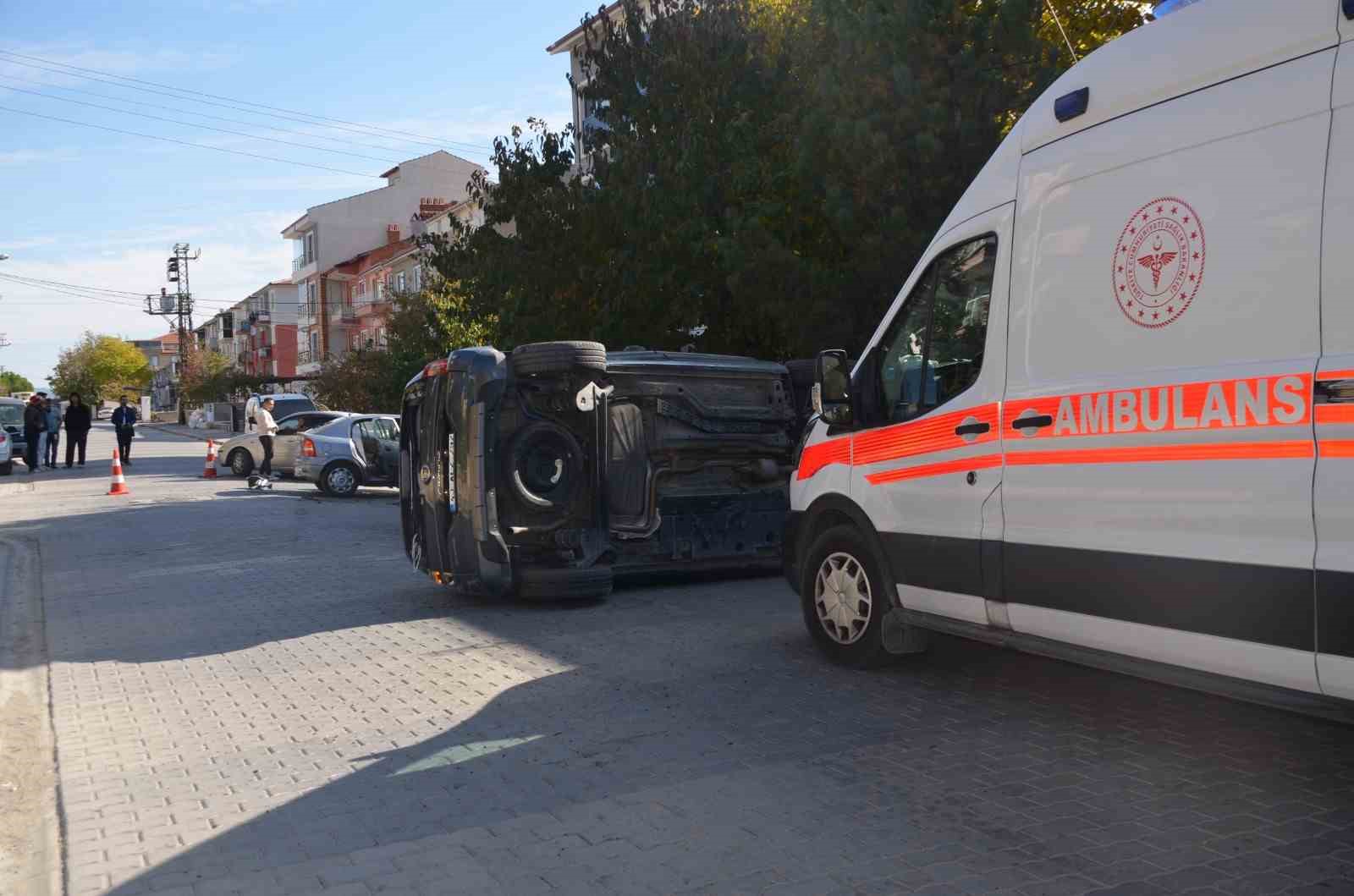 Tavşanlı'da trafik kazası: Takla atan araçta burnu bile kanamadı