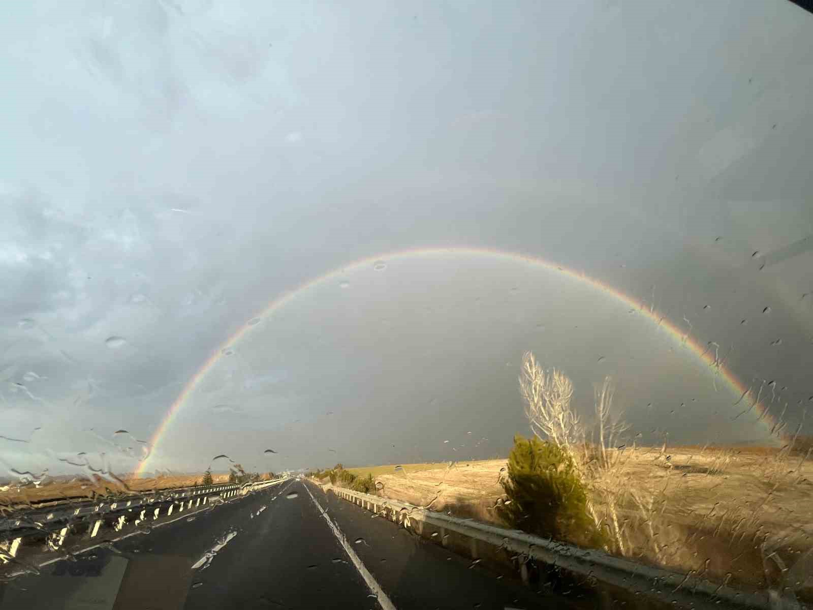 Tavşanlıda yağmur sonrası gökkuşağı görsel şölen