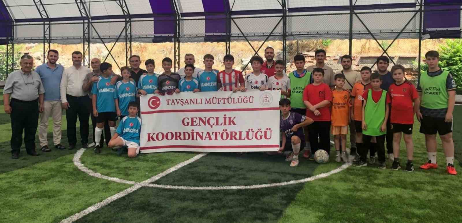 Tavşanlıda Yaz Kuran Kursları öğrencileri futbol turnuvasıyla sosyalleşiyor