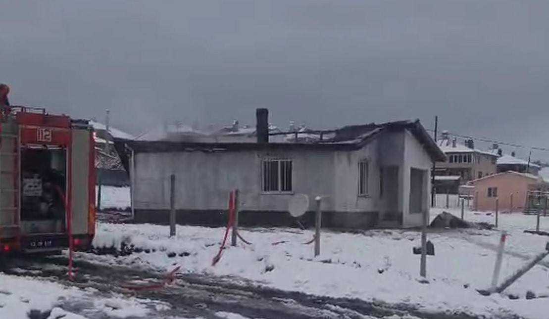 Tavşanlı'daki ev yangını maddi hasarla atlatıldı